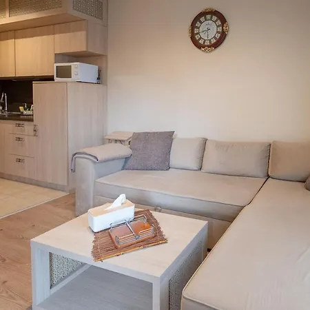 Golden Sands Luxury Beachside Self-Catering Apartment With Pool Access * Golden Sands