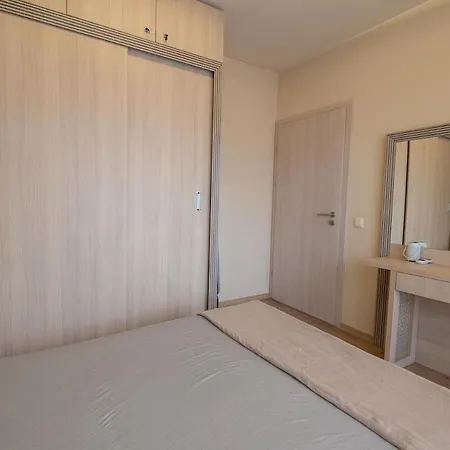 Golden Sands Luxury Beachside Self-Catering Apartment With Pool Access * Aranyhomok