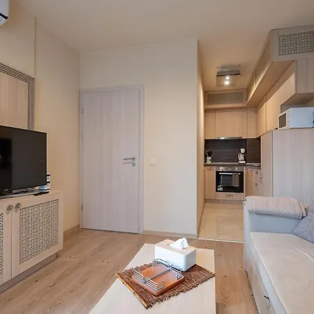 Golden Sands Luxury Beachside Self-Catering Apartment With Pool Access Aranyhomok