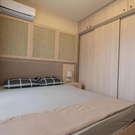 Lejlighed Golden Sands Luxury Beachside Self-Catering Apartment With Pool Access Golden Sands