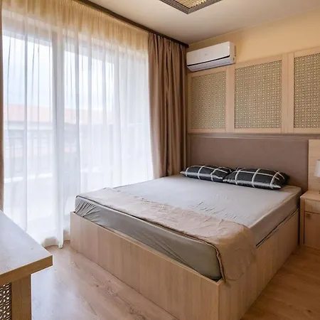 Golden Sands Luxury Beachside Self-Catering Apartment With Pool Access Golden Sands